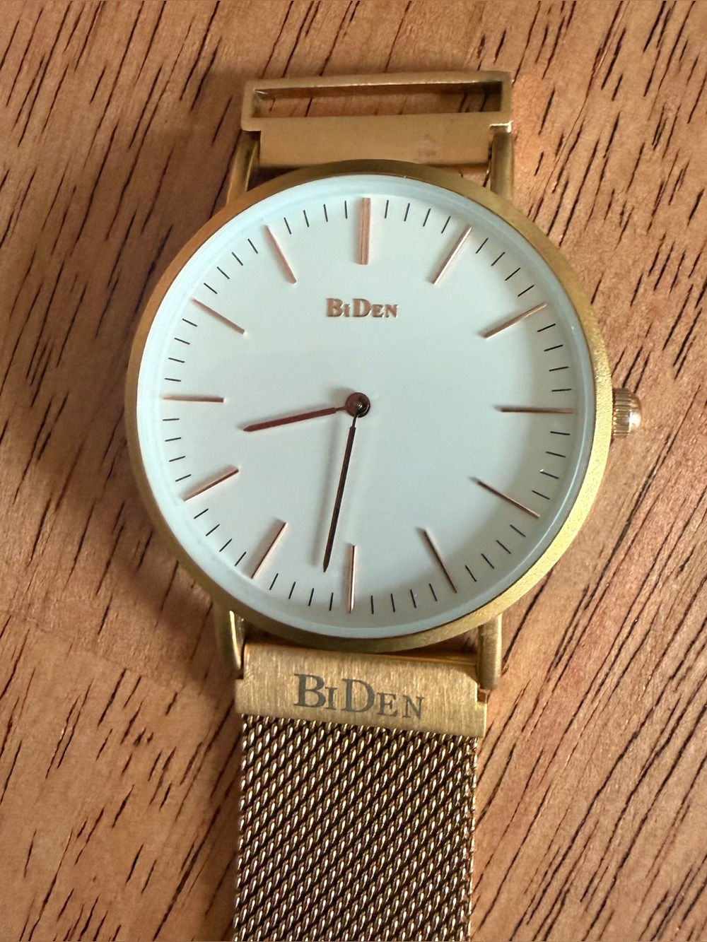 Unisex Rosegold BiDen Watch, mesh magnetic band, needs battery
